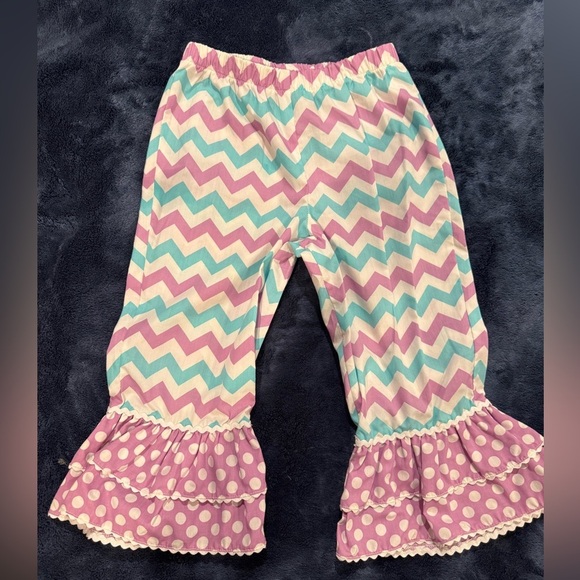 Dolphin embroidered 2-piece top and pants set size 6, NWOT, never worn - Picture 5 of 6